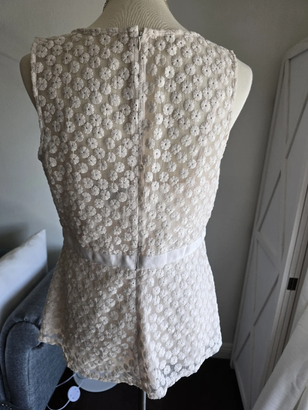 Banana Republic Women's Cream Embroidered/Eyelet Sleeveless Peplum Top